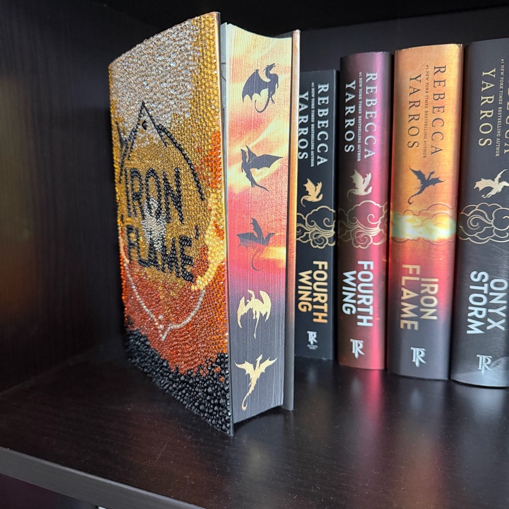 Iron Flame by Rebecca Yarros - NEW (Fourth Wing book 2) Fantasy Romance - Picture 3 of 9